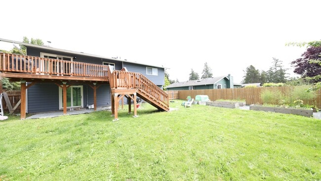 Building Photo - 3 Bed 2 Bath - A/C - Large Backyard - Dog Friendly - NAS Whidbey