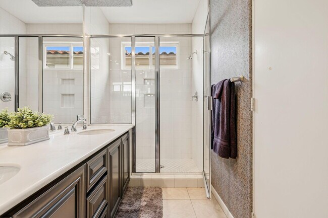 Building Photo - 727 Arrowhead Dr