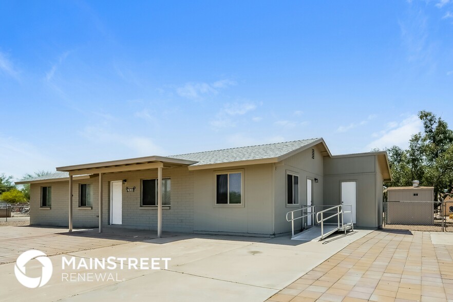 Building Photo - 7400 W Calle Medina