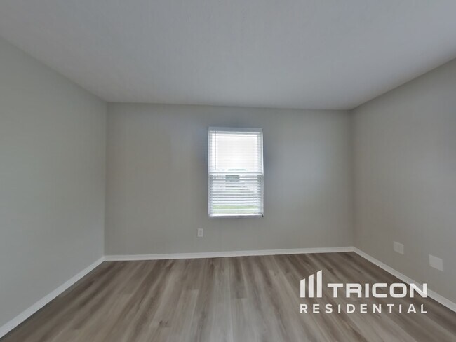 Building Photo - 1322 Bundy Dr