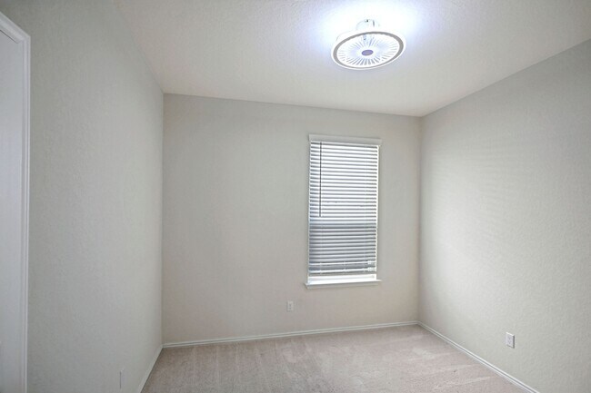 Building Photo - 963 Steeplebush