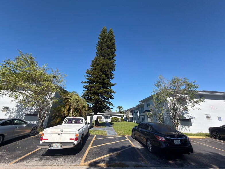 Building Photo - 2220 NW 58th Ter