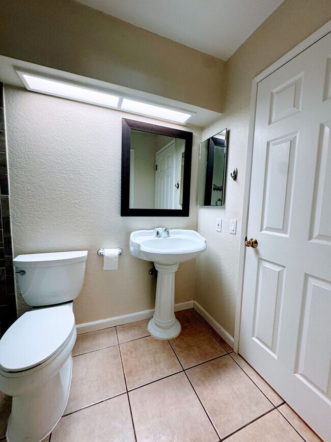 Building Photo - 10453 Sierra Crst Dr