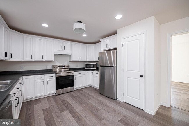 Building Photo - 617 Port Providence Rd