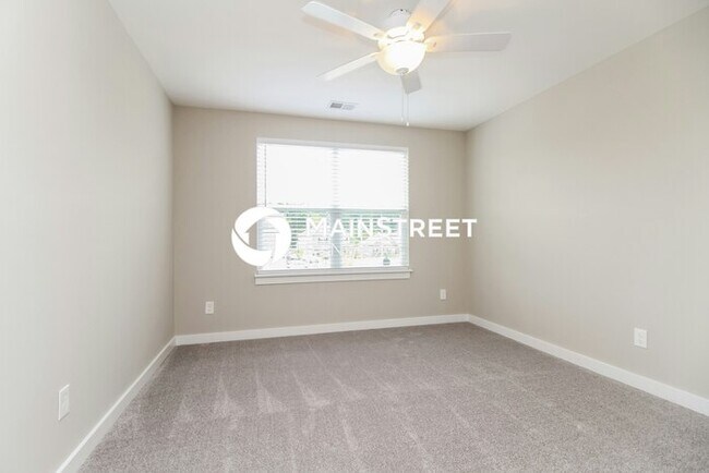Building Photo - 4 Bedroom Pet-Friendly Home in Murfreesbor...