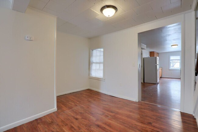 Building Photo - Available Now! 2 Bedroom House with Parkin...