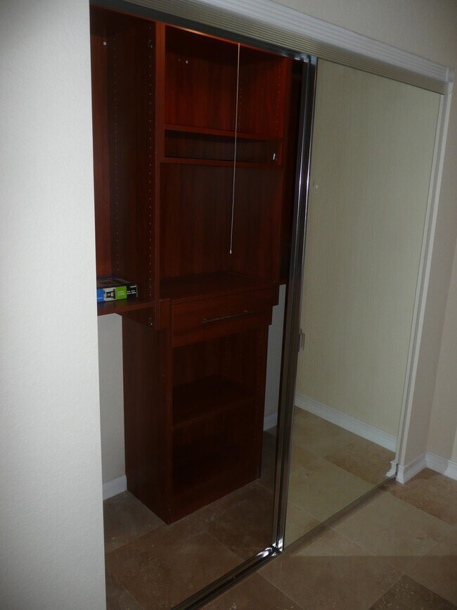 Building Photo - 525 24th Ave N