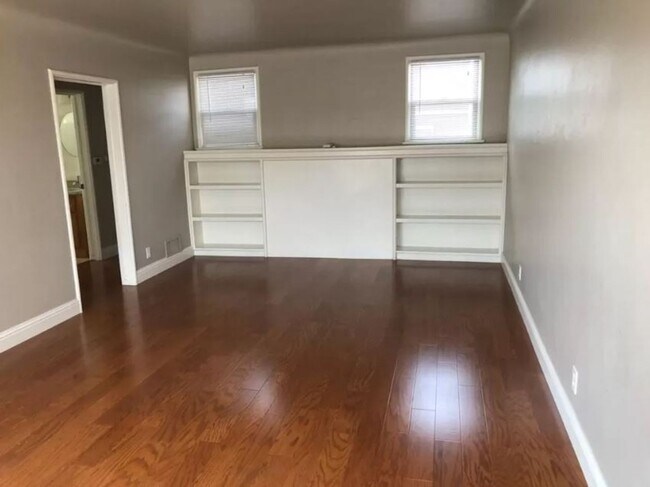 Building Photo - Caliente 4-plex