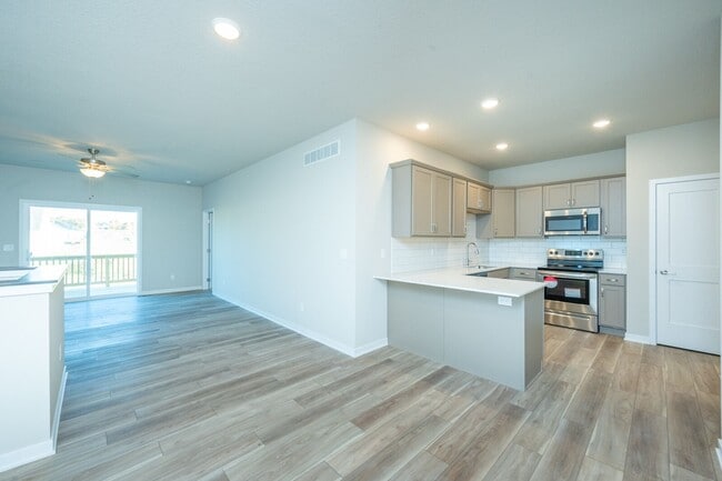 Building Photo - Spacious home in a desirable neighborhood