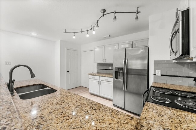 Building Photo - 351 Fantasy Ln