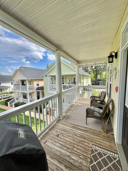 Building Photo - 105 Woodside Cir