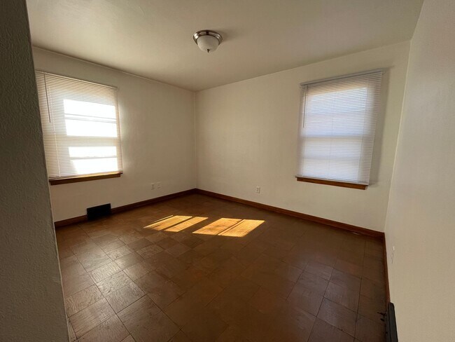 Building Photo - 3 Bedroom Homes available in Rockford