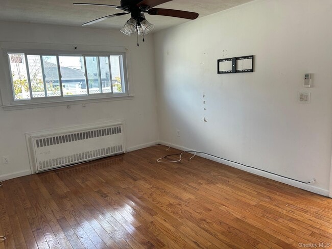 Building Photo - 362 Beach 48th St