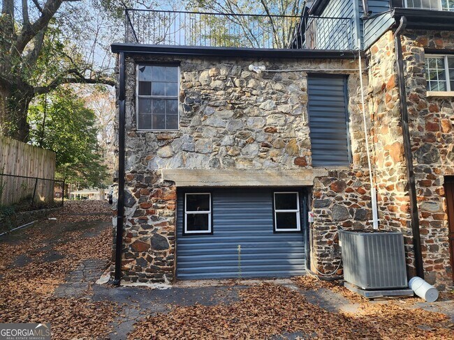 Building Photo - 1114 Fayetteville Rd SE