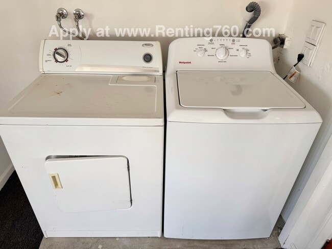 Building Photo - Updated 4 Bed 2 Bath Home!