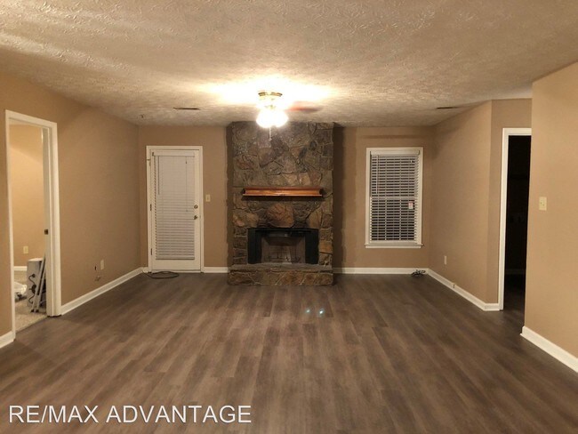 Building Photo - 3 br, 2 bath House - 130 N. HAMPTON DR.