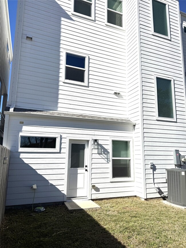 Building Photo - 5338 Donovan Gdns Ln