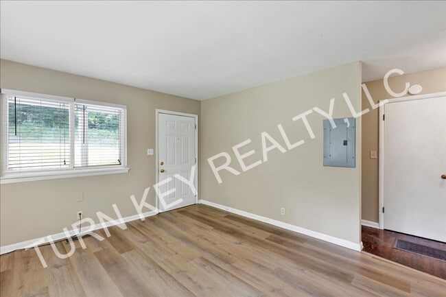 Building Photo - Duplex for Rent in Forestdale **ACCEPTS SE...