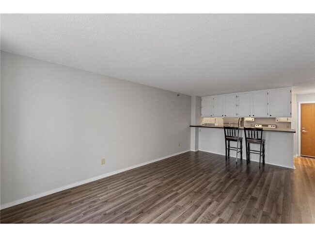 Building Photo - 433 S 7th St