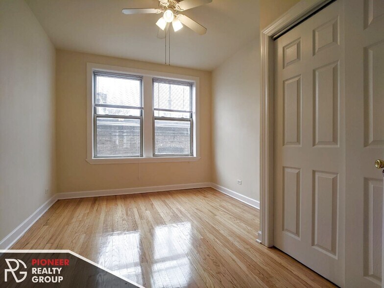Building Photo - 531 W Aldine Ave