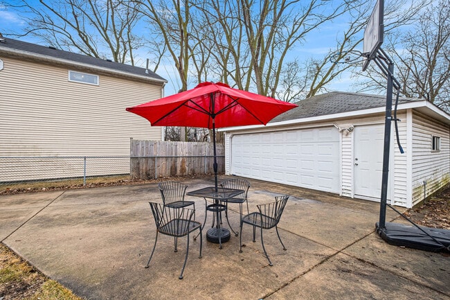 Building Photo - 331 Romona Rd