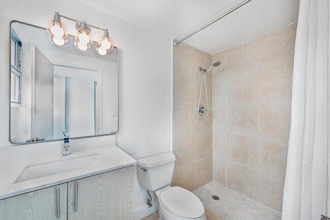 Building Photo - 7501 E Treasure Dr