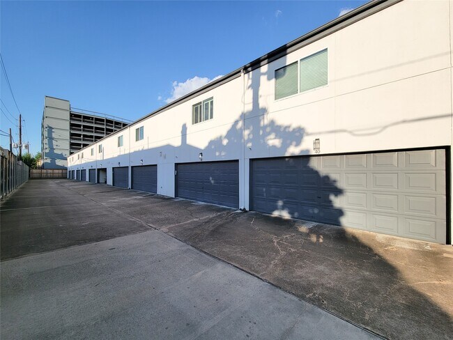 Building Photo - 1300 Augusta Dr