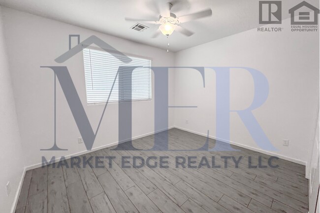 Building Photo - 3Bed/2.5Bath Townhouse at 7th St/Hatcher! Move-In Ready on 04/09/2026! -- NO HOA! ALL TILE FLOORING!