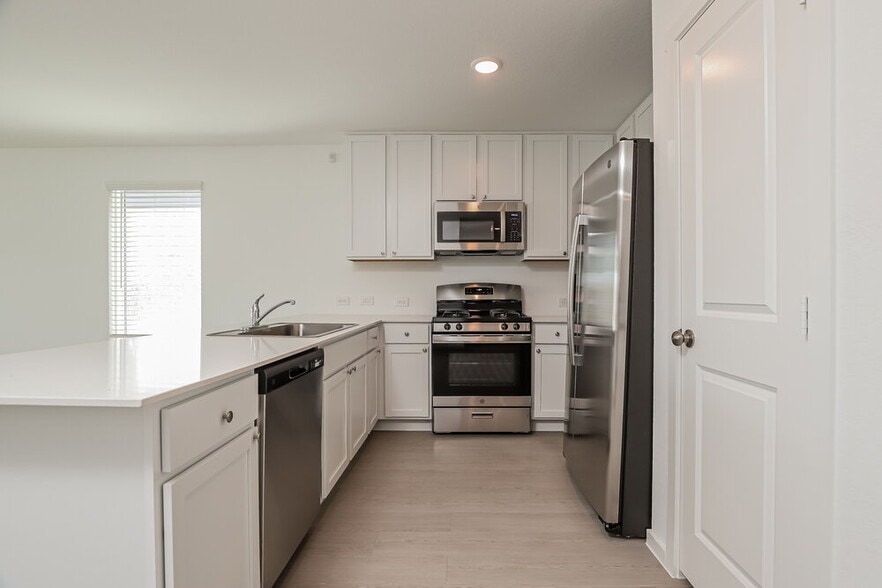 Building Photo - 175 Amy Aly