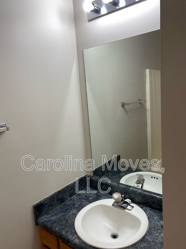 Building Photo - 1805 Country Apple Ct