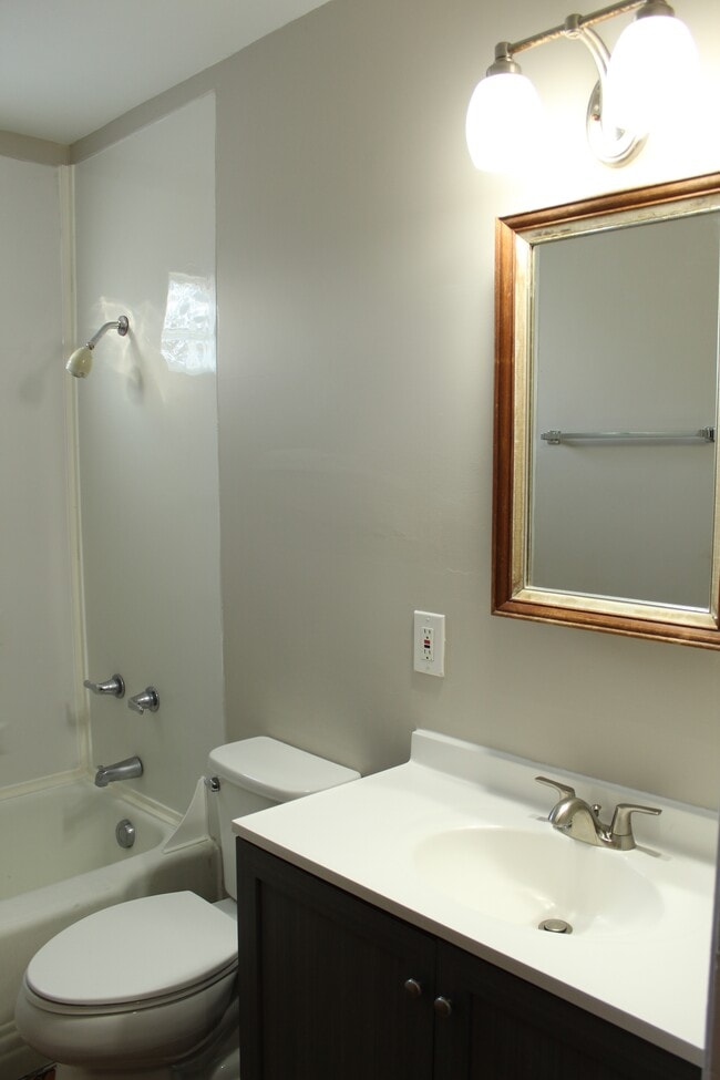 Building Photo - 1749 Piedmont Rd