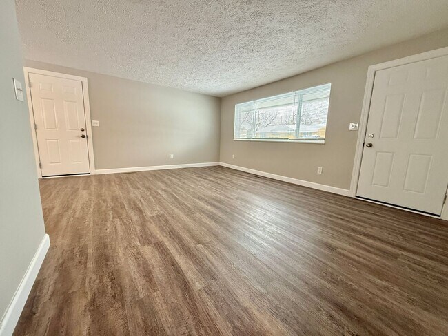 Building Photo - 309 Lesher Dr