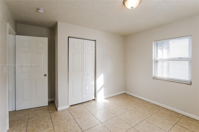 Building Photo - 5288 N Andrews Ave