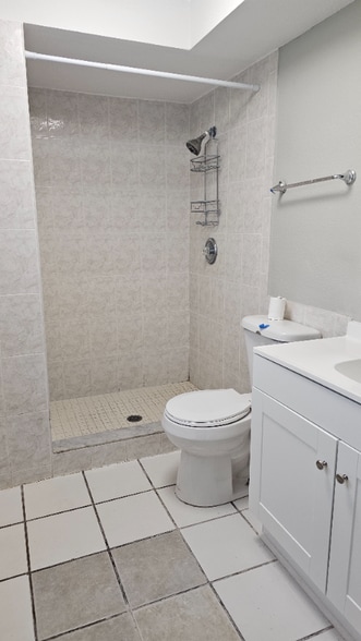 Building Photo - 705 James St