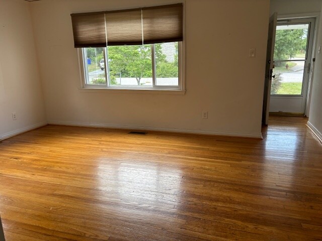Living room - 501 Fairview Ave