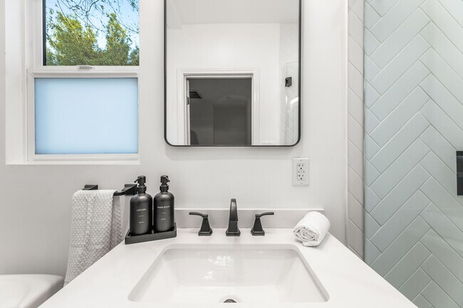 Building Photo - 1400 N Orange Dr