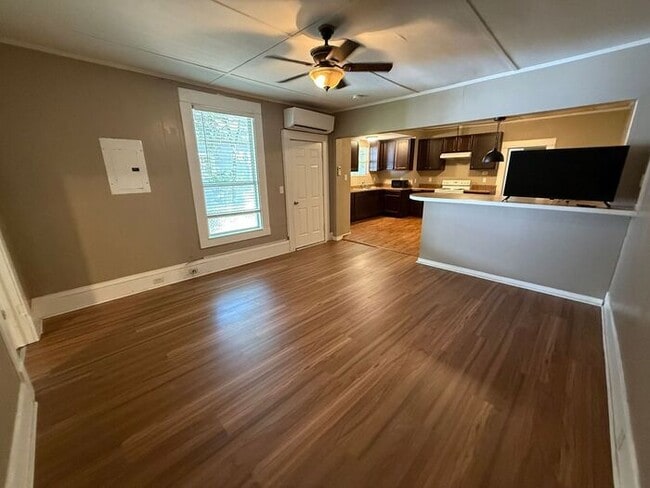 Building Photo - Downtown Pensacola - 2 bedroom, 1 bathroom