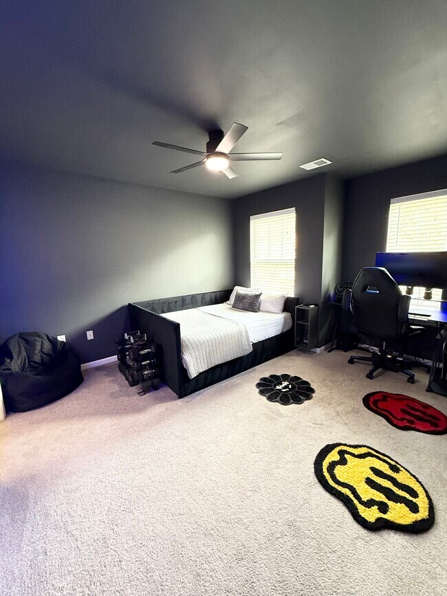 Building Photo - 410 Oakstone Trl