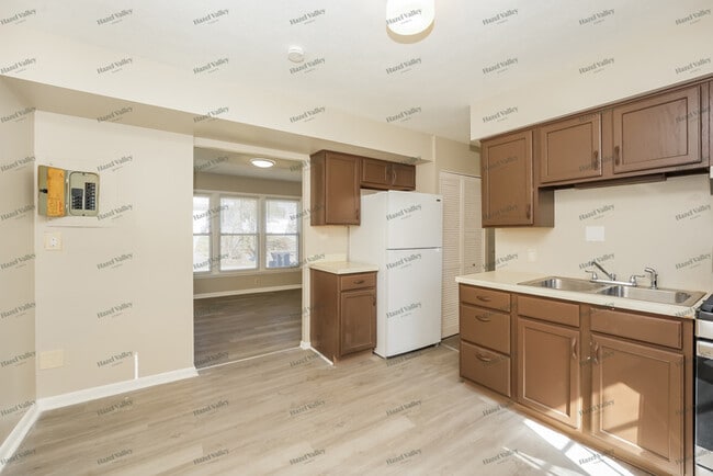 Building Photo - 1300 Ottawa Ave