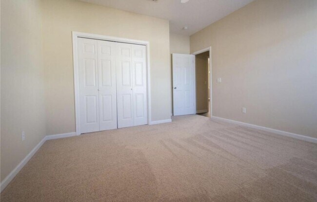 Building Photo - 210 Wakefield Way
