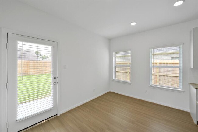 Building Photo - 13311 Campos Dr