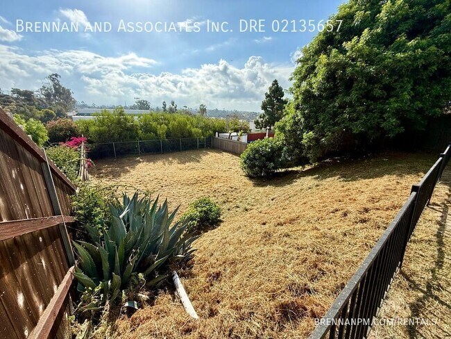 Building Photo - 1569 Parrot St