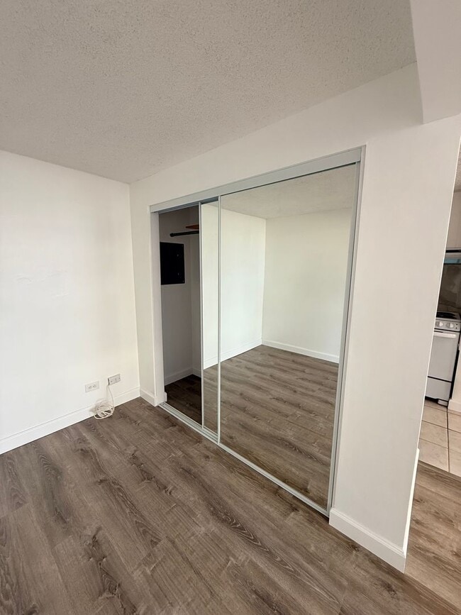 Building Photo - Studio w/ Parking For Rent – Convenient Urban Living in the Heart of Honolulu