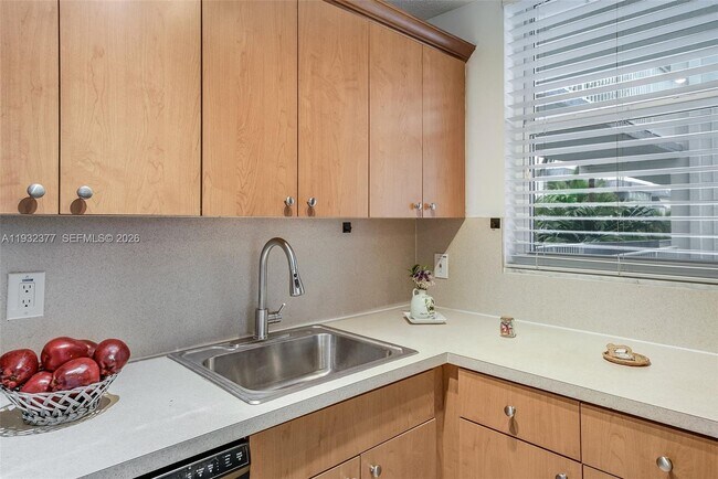 Building Photo - 1801 S Treasure Dr