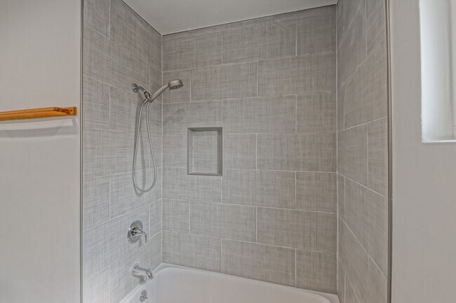 Building Photo - 11864 Manor Dr