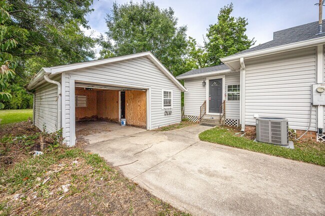 Building Photo - Cute 2 Bed 1 Bath in Pascagoula