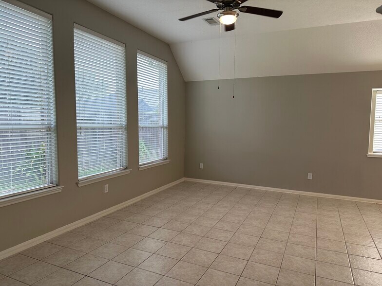 Building Photo - 18818 Harbor Key Cir