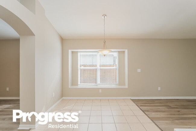 Building Photo - 411 Sand Ridge Dr