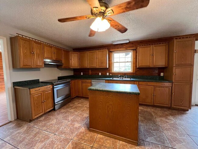 Building Photo - Spacious Log Cabin with Bonus Room. Country Living!