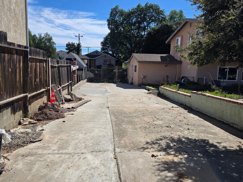 Building Photo - 23247 Raymond St